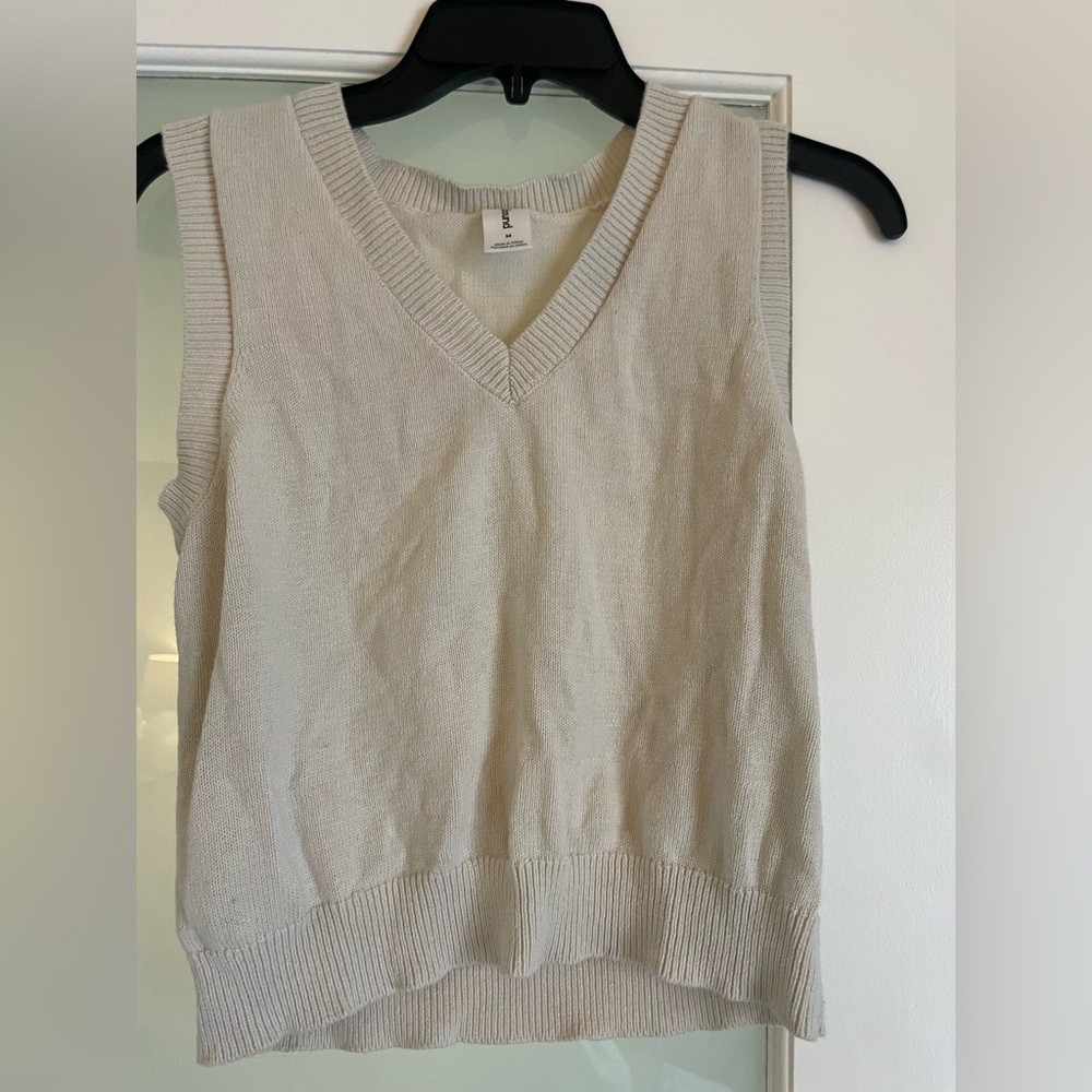Abound Sweater vest Cream Size Medium Gathered Waist V Neck